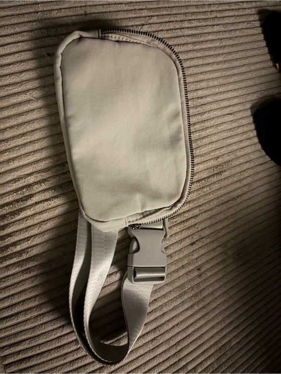 Accessories - Fanny pack bumb bag; no name; great condition; as is
